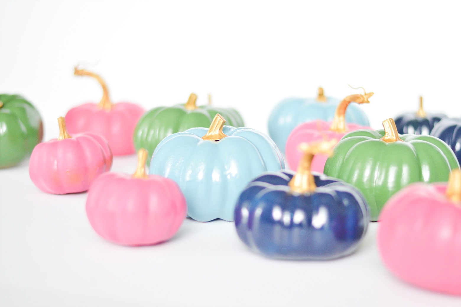 DIY painted craft store pumpkins for colorful fall table decor, pink, navy, blue, gold, and green, Fall Home Decor